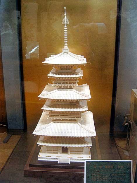 【金閣】象牙 彫刻 荒波図 筆筒 台付 旧家蔵出(B616)